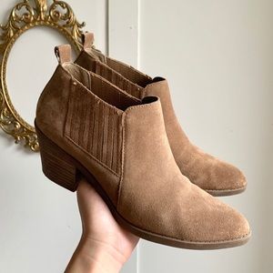 Dolce Vita Elfy suede booties